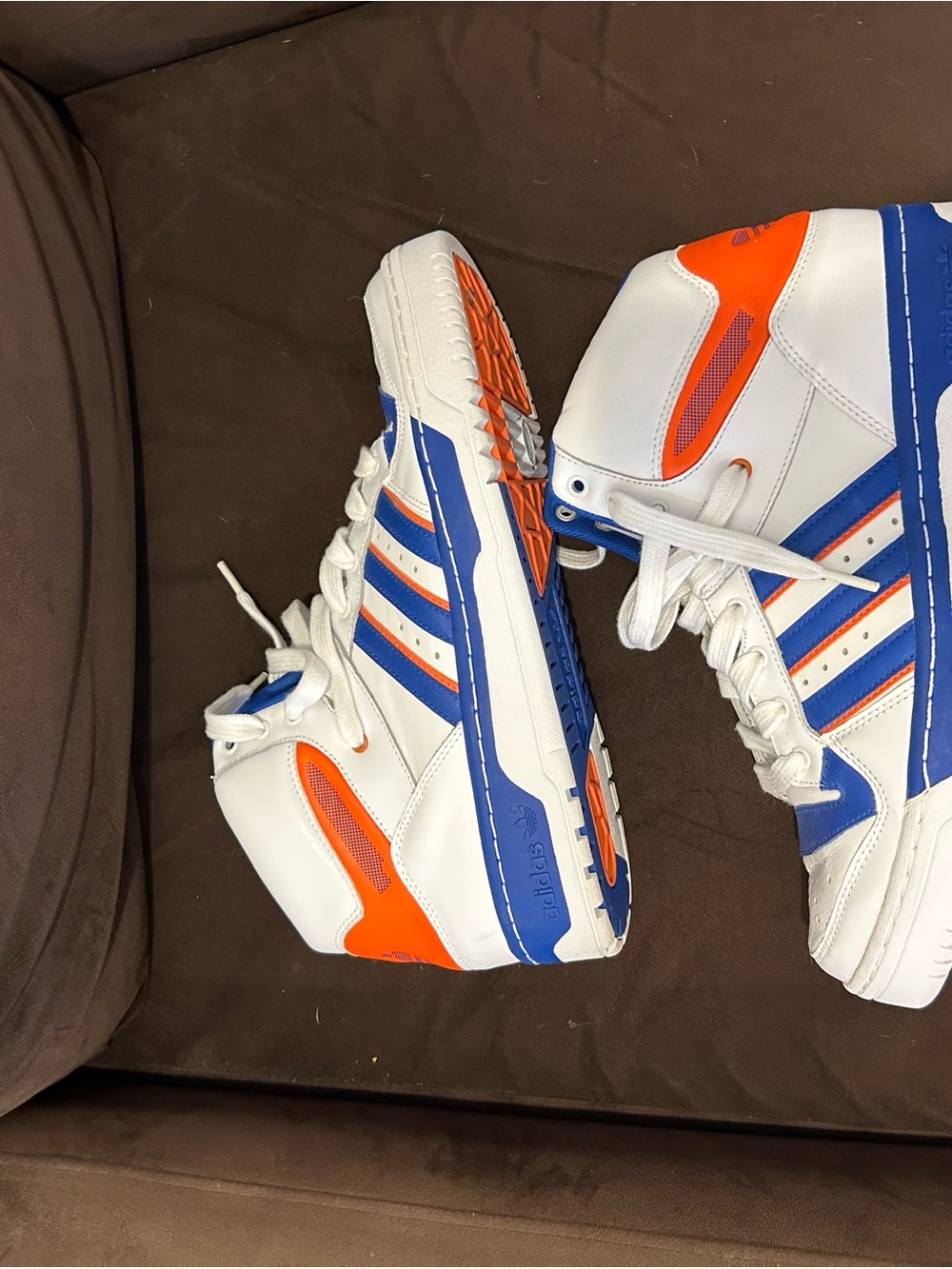 KNICKS colorway, Adidas throwback ‘Ewing’ style sneakers. - Picture 5 of 7